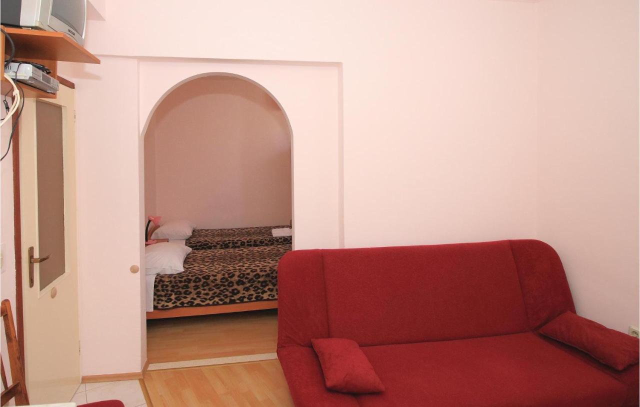 1 Bedroom Nice Apartment In Kastel Sucurac Kaštela Exterior foto